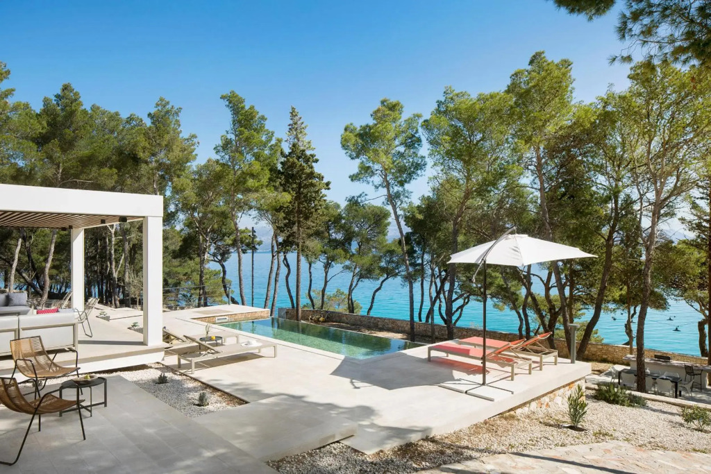 Vale Residence - exclusive & private property by the sea