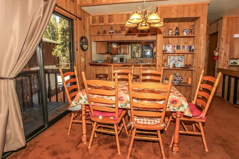 Ski In Ski Out 2 - 2 Br condo by RedAwning
