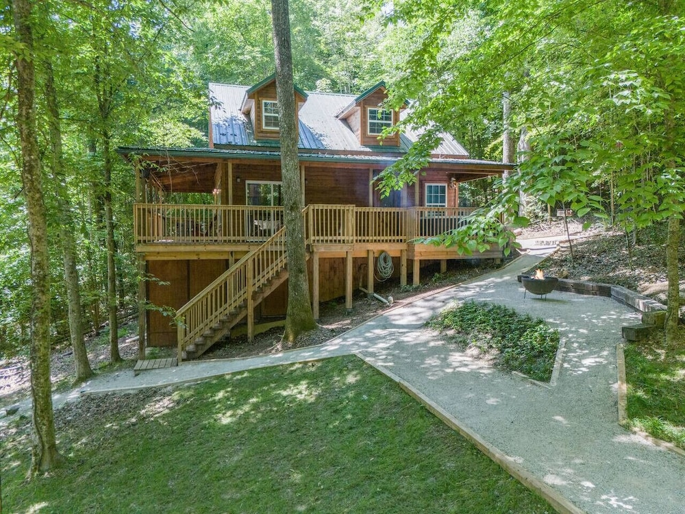 Wifi & Hot Tub, Large Family - Climb On in Rrg!