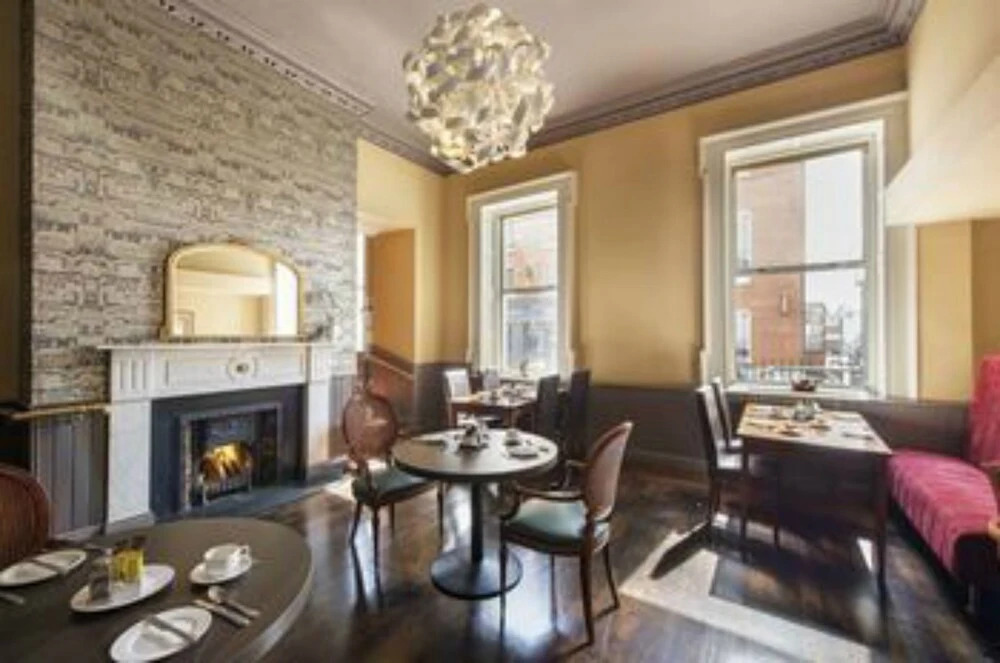 Barrys Hotel