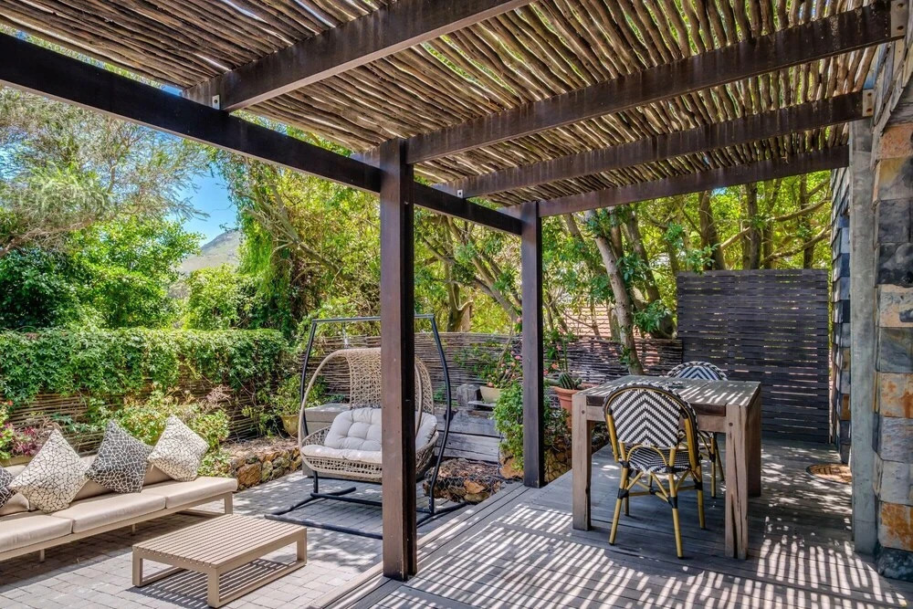 Compact Ground Floor Apartment With Private Garden and Pool 17 G Lower