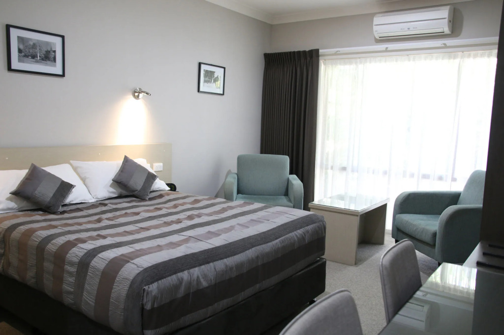 Barrasss John Bright Motor Inn