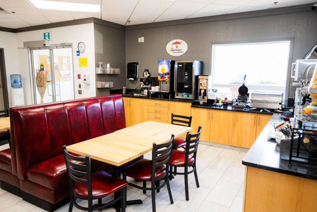Super 8 by Wyndham Drayton Valley