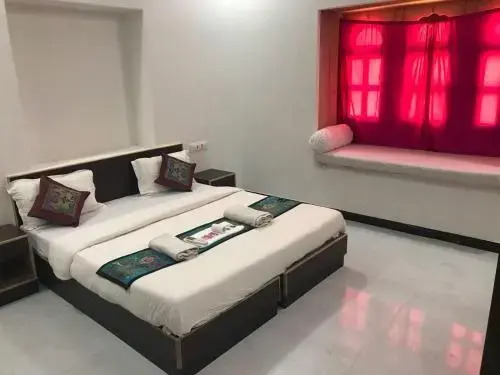 Tofu Hotel & Safari