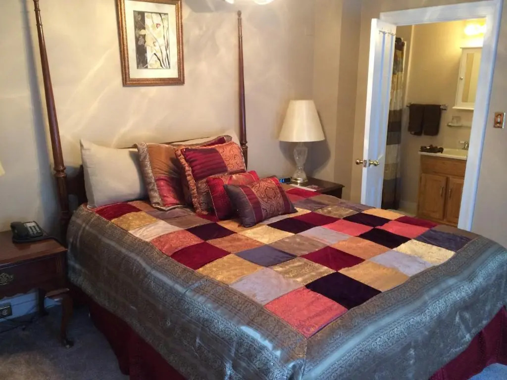 The Tunnicliff Inn