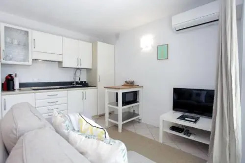Beautiful studio close to beach private parking