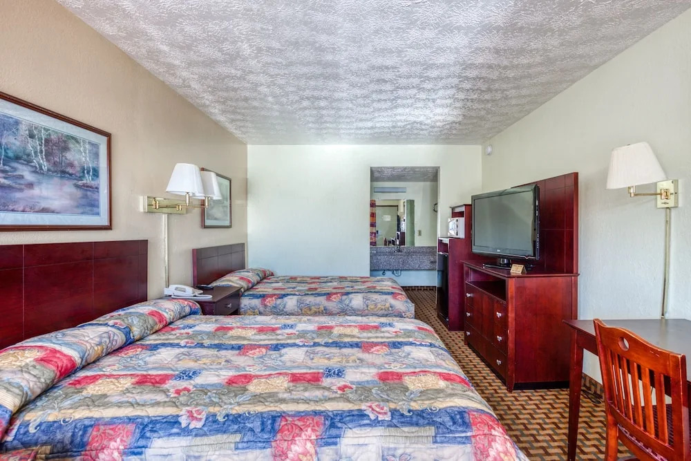 OYO Hotel Decatur I-20 East & Wesley Club Dr