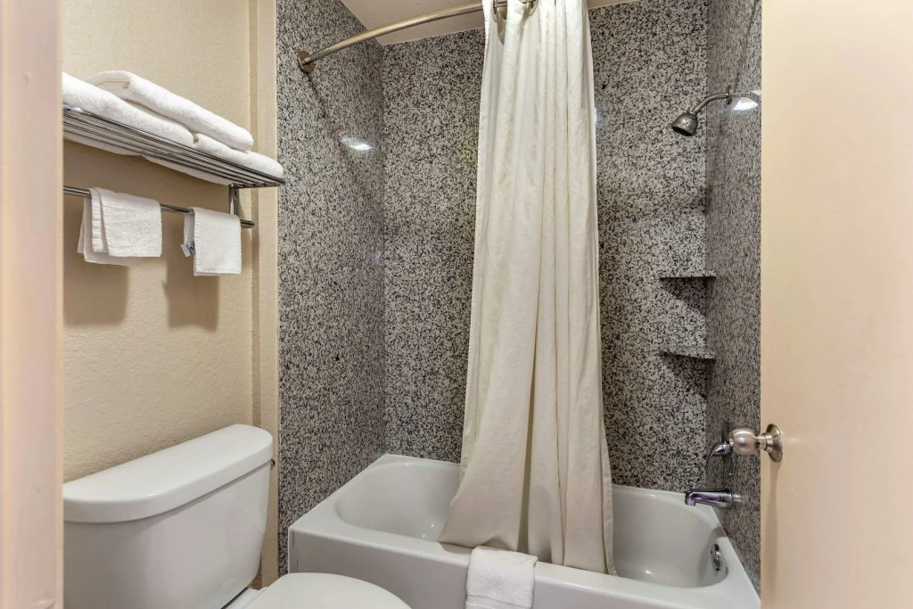 Econo Lodge Near SeaWorld