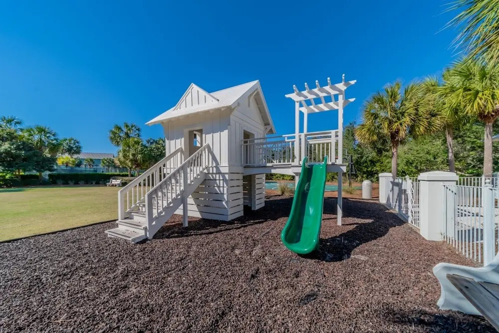 Sea La Vie 1 Bedroom Condo by RedAwning