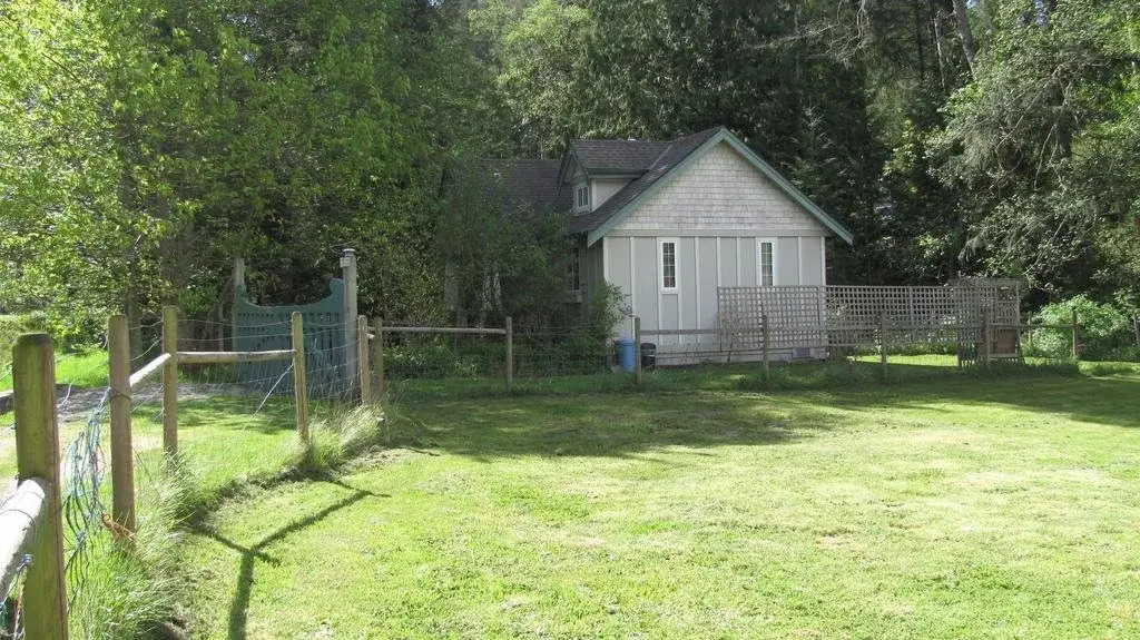 Wisteria Honeymoon Cottage