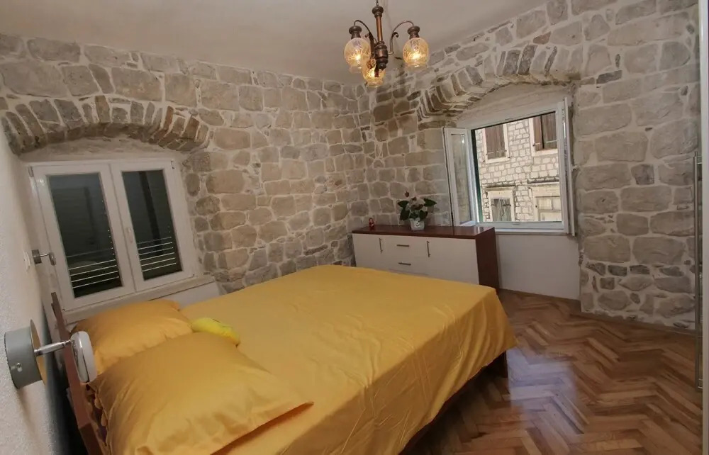 Modern apt in the Stone House in the Very Center