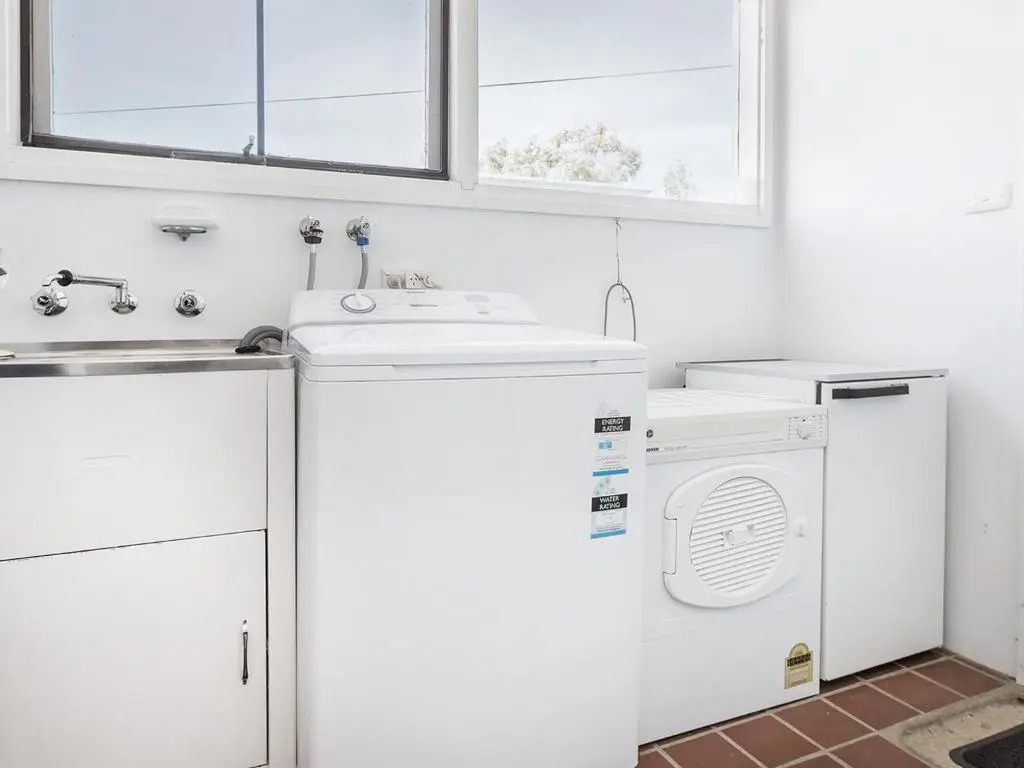 'Matilda' - Spacious & centrally located with great lake views