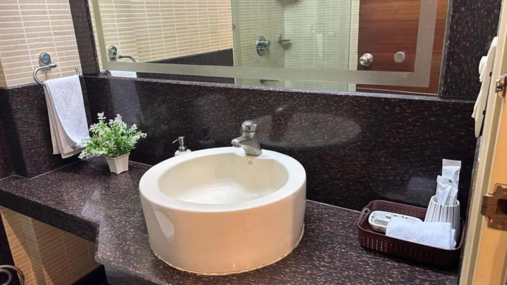 Enkay Suites - DLF CyberCity