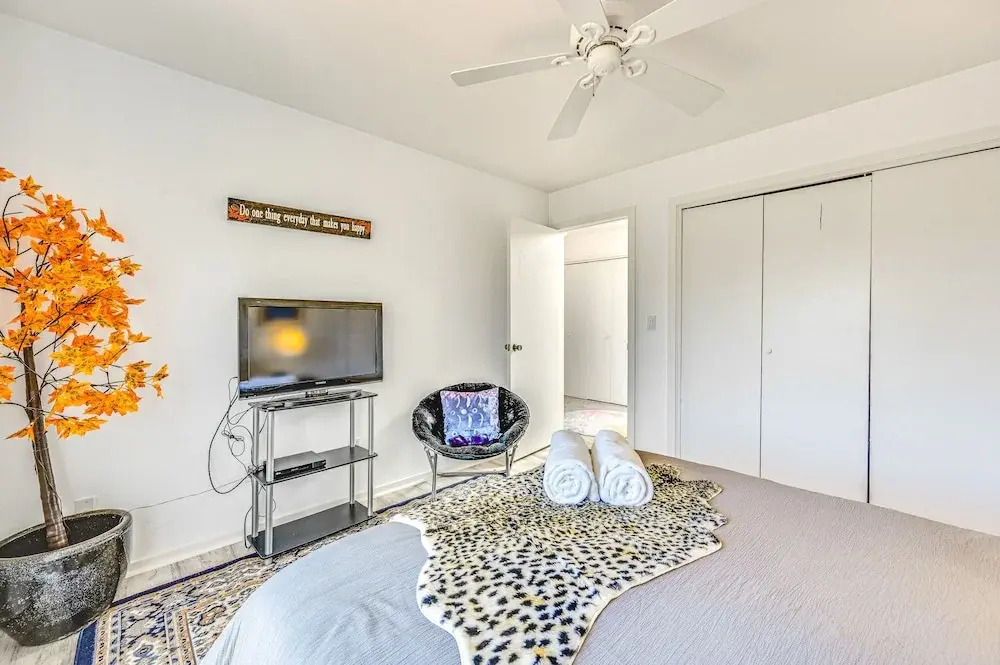 Walk to Hiking Trails: Sedona Red Rock Retreat