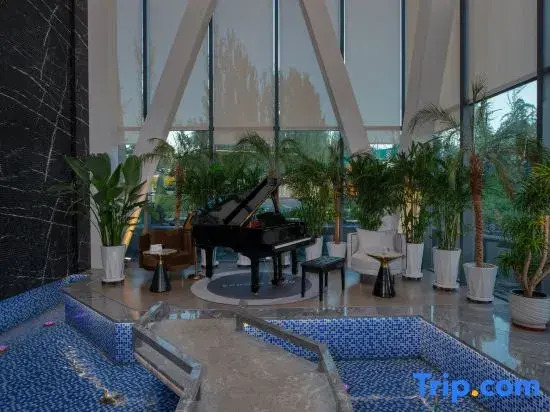 Jun He International Hotel