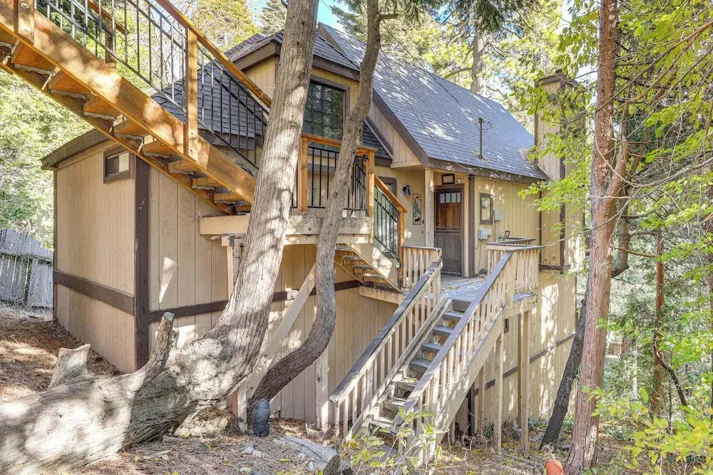 2 Decks! Pet-friendly Lake Arrowhead Cabin