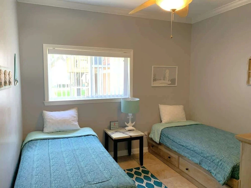 146 Beau Clair - Beachside Townhome With Pool in Long Beach