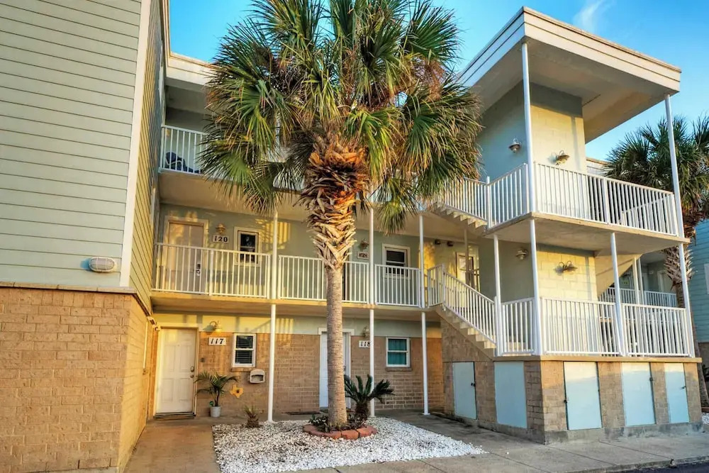 Sleeps 16 2 Beachfront Condos, Pool+pickleball+tennis Island Retreat Complex