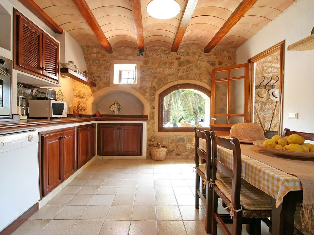 Vintage Mansion in St Llorenç des Cardassar With Pool