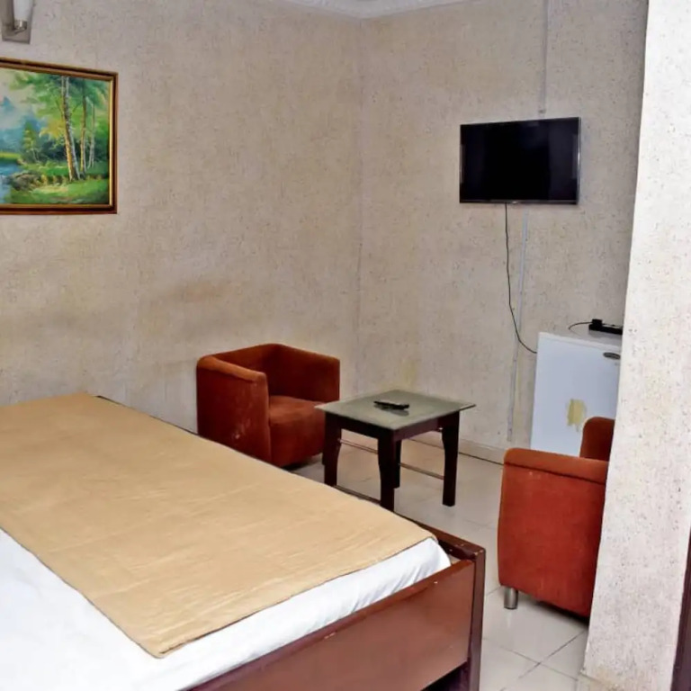 Owee Suites