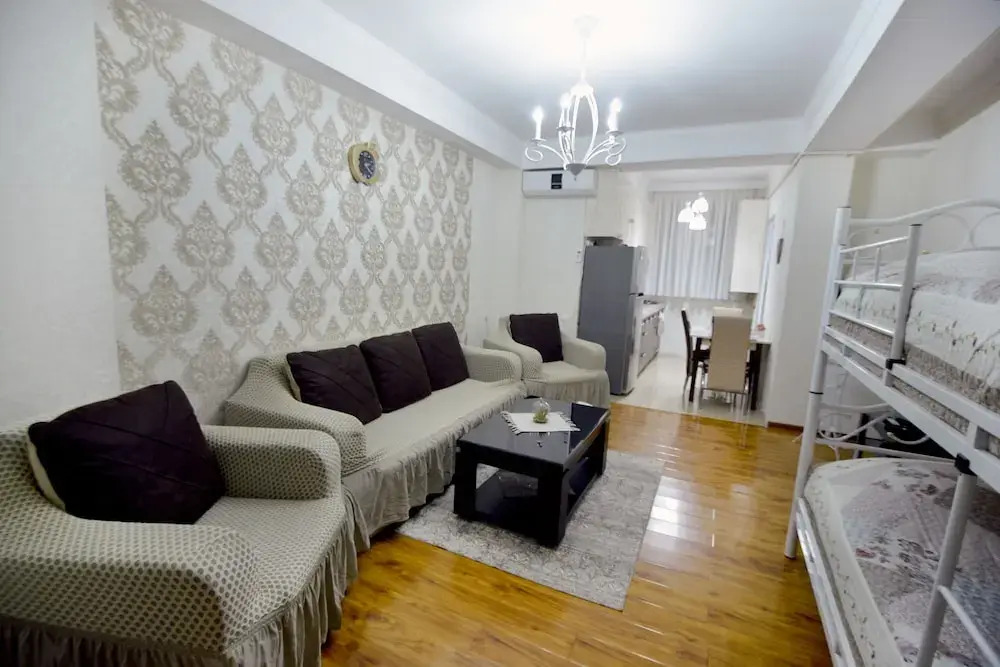 Апартаменты в пер. Вахтанга Котетишвили, 4, кв. 3