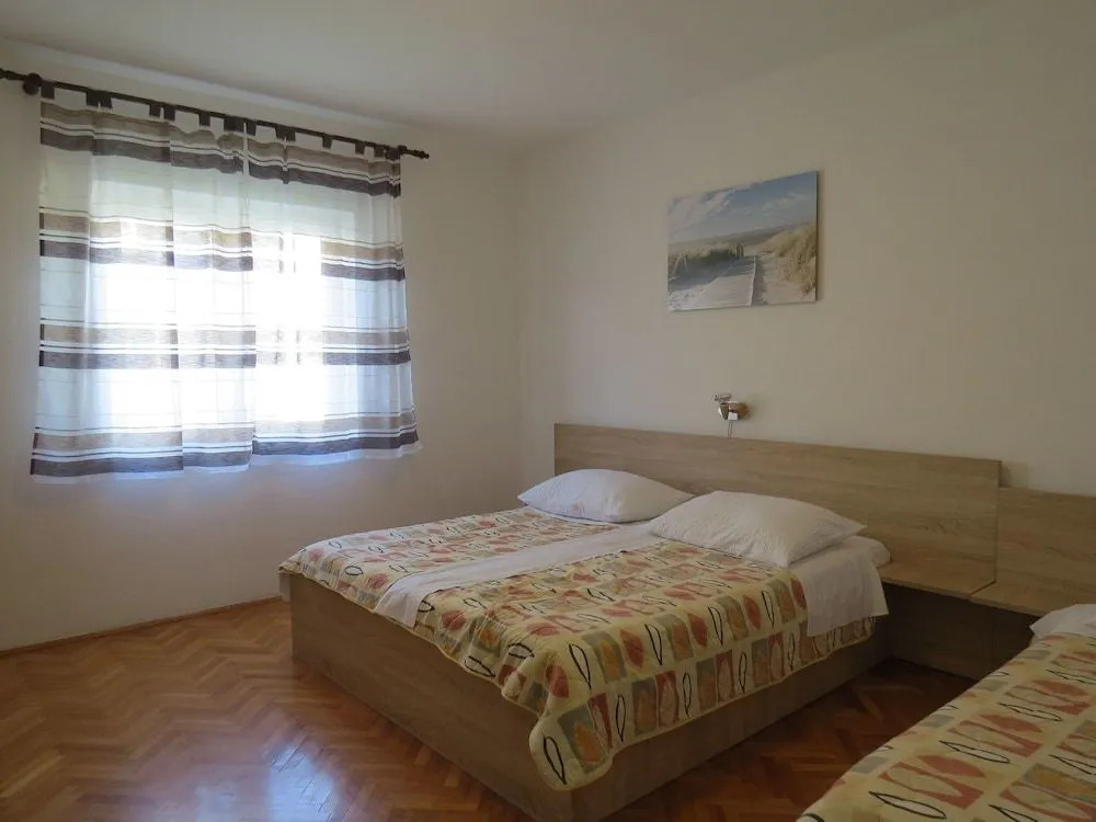 Apartment and Rooms Amenka