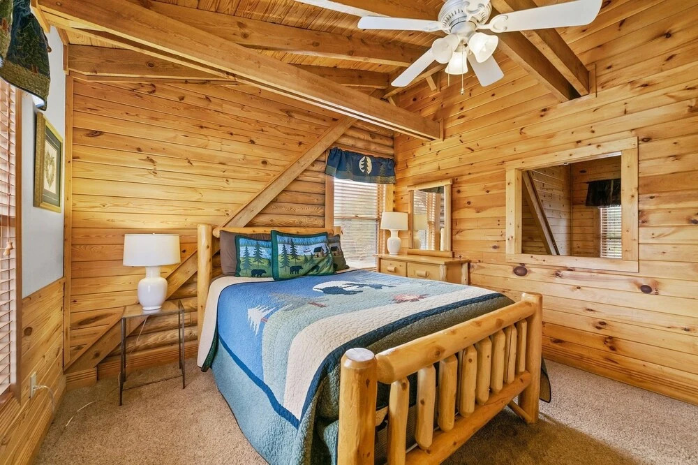 Eagles Roost - 4 Br cabin by RedAwning