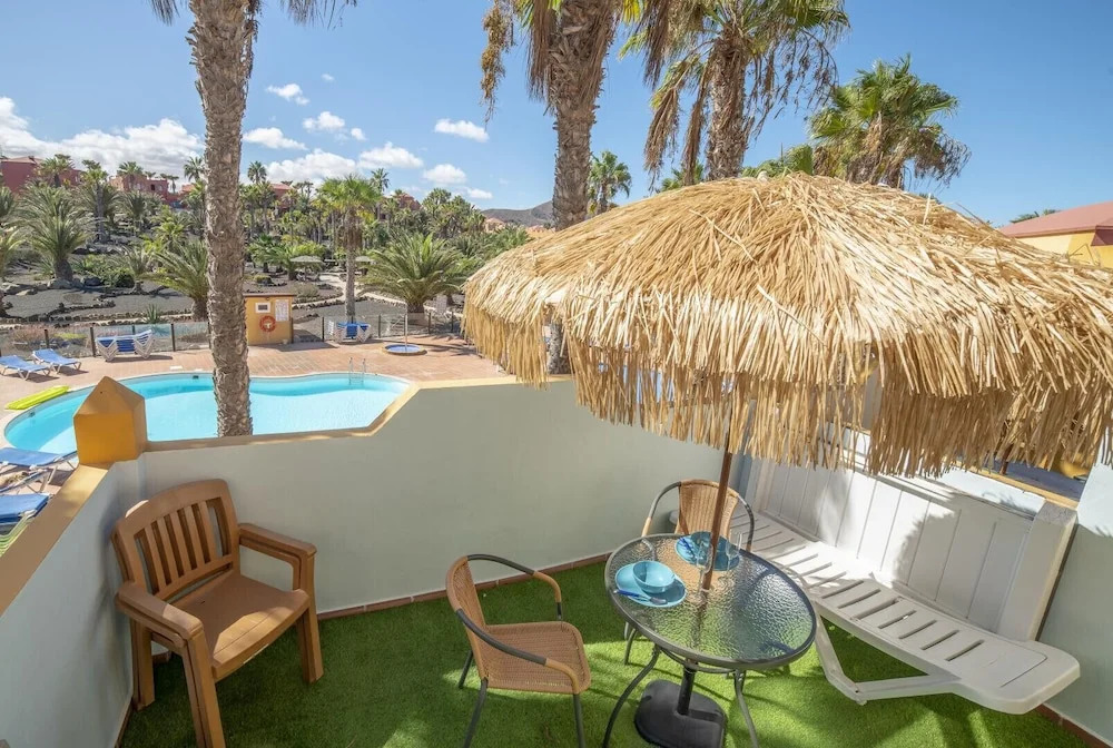 Oasis Royal  13 pool view apartment