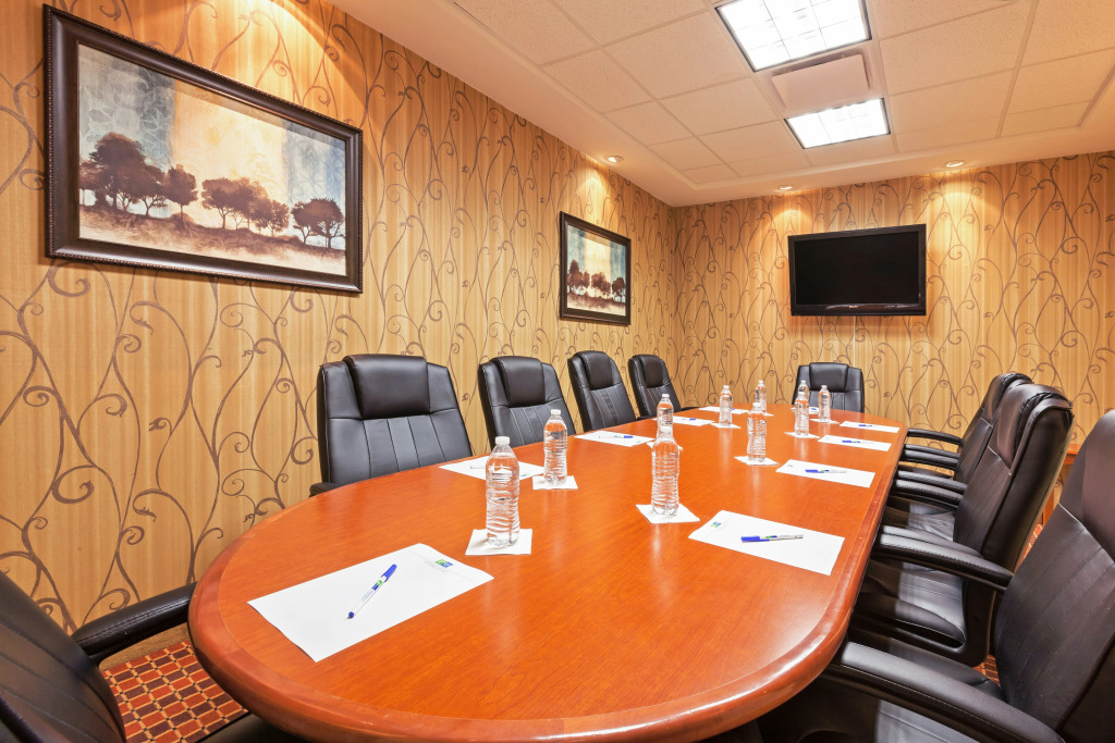 Holiday Inn Express & Suites - Laredo-Event Center Area by IHG