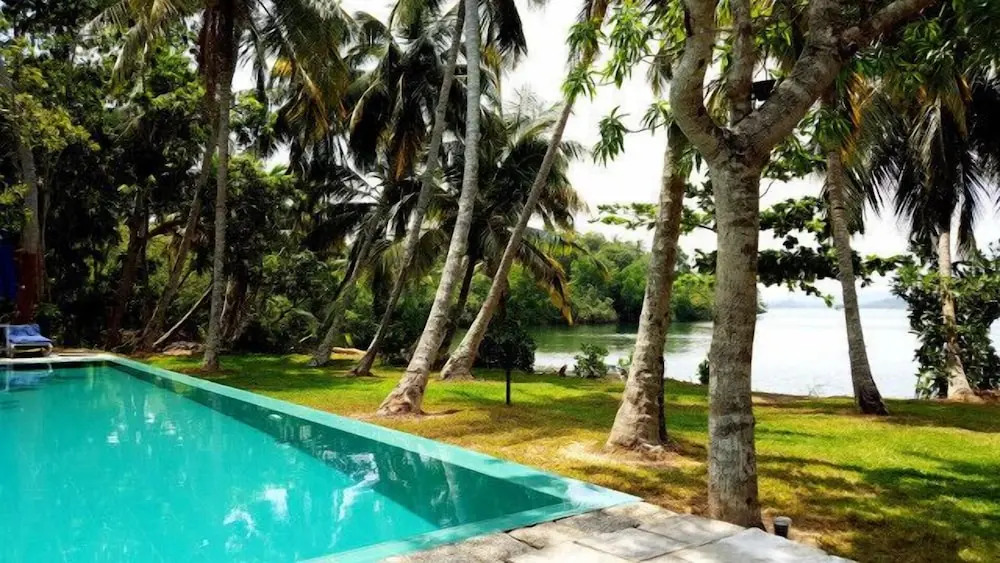 Arunalu Lake Front