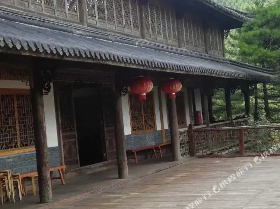 Wolongge Courtyard