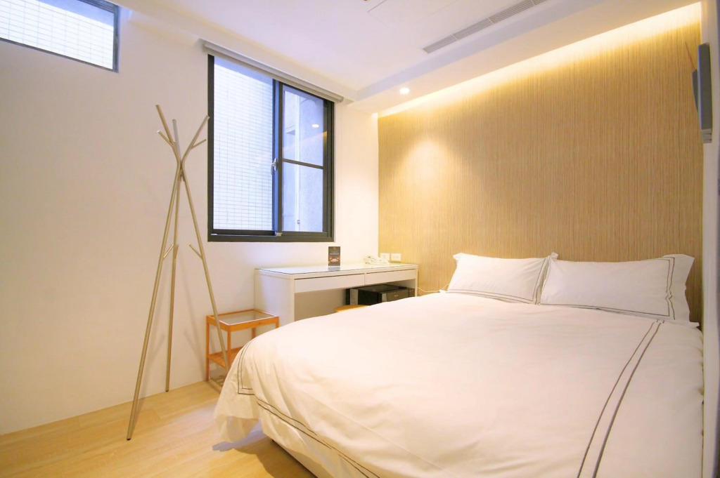 Mini West Hotel