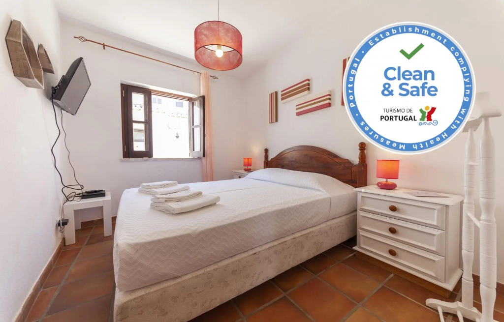 J - Bedroom 4 in Casa do Farol
