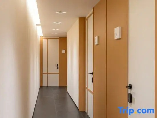 Hongri Mountain Residence Hotel