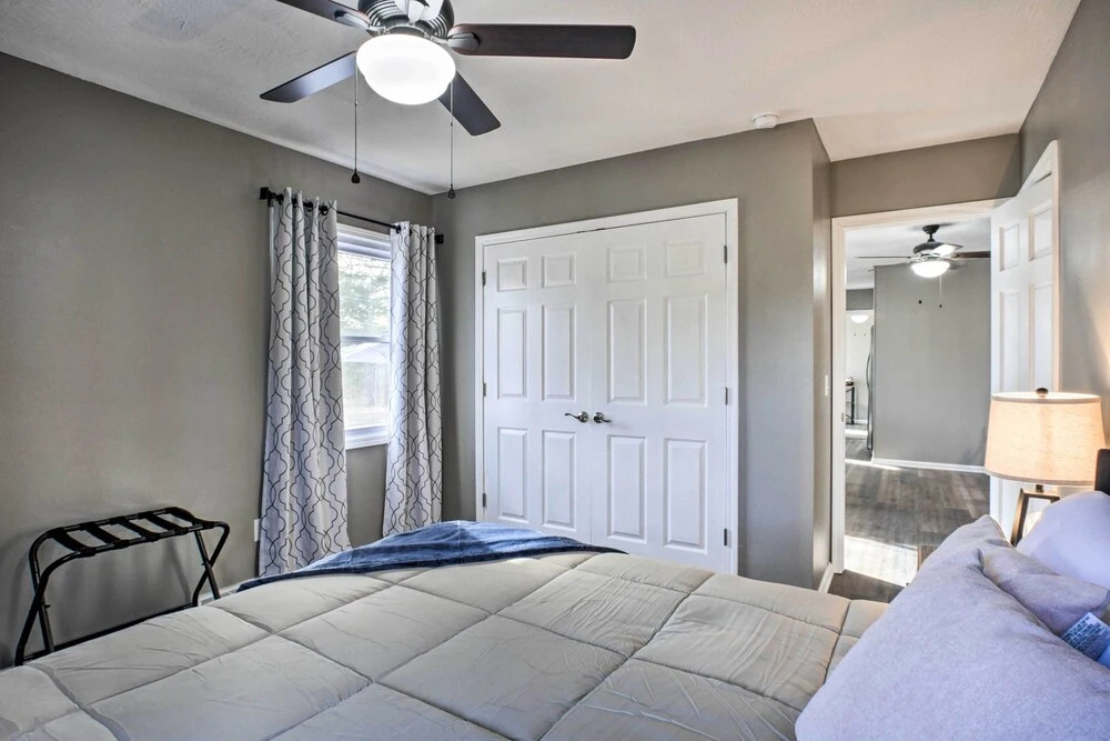 Family-friendly Springfield Home w/ Yard!
