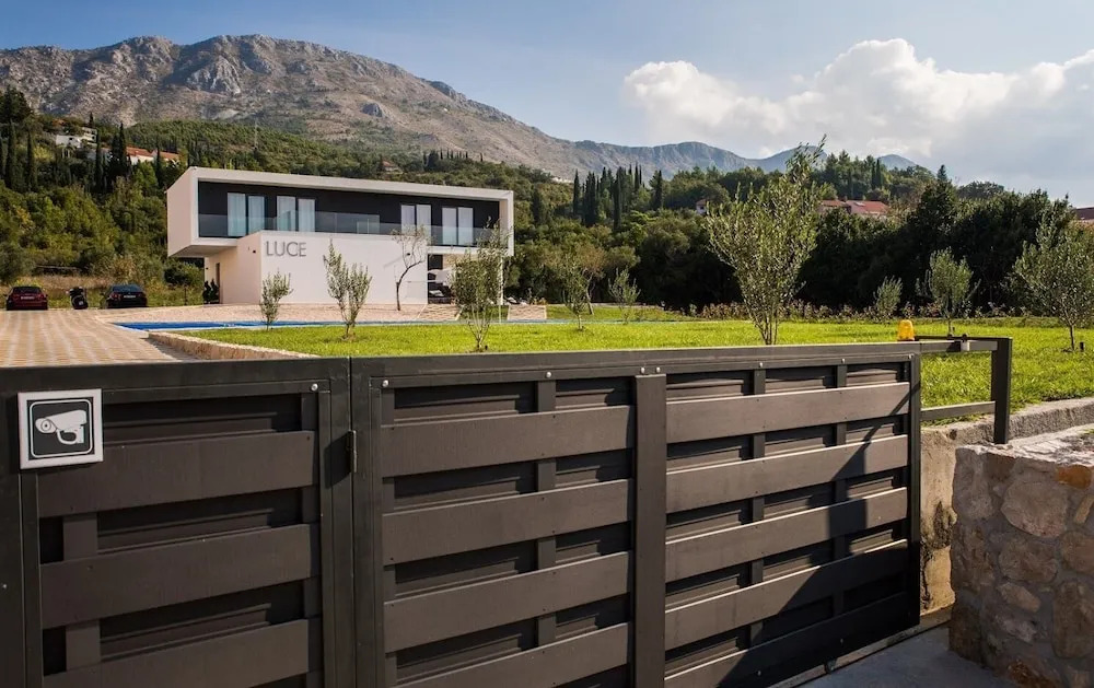 New Modern Villa Luce