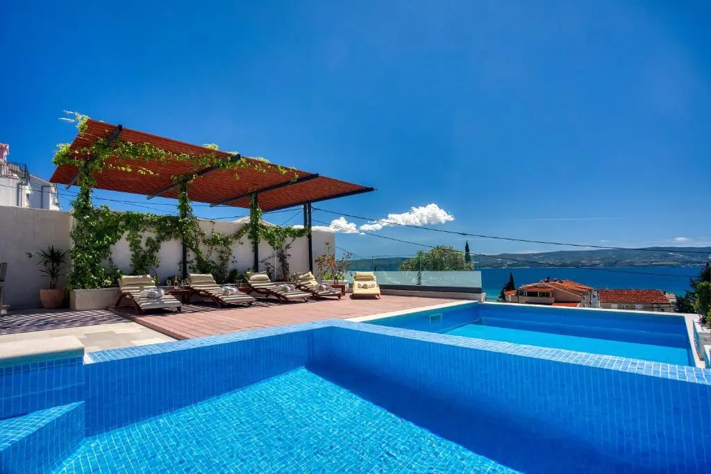 LUXURY VILLA PARADISE 120m from sandy beach, heated pool, billiard, max 12 pax