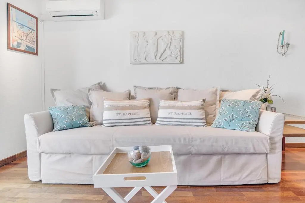 La Prom - a two bedroom apartment with a sea view