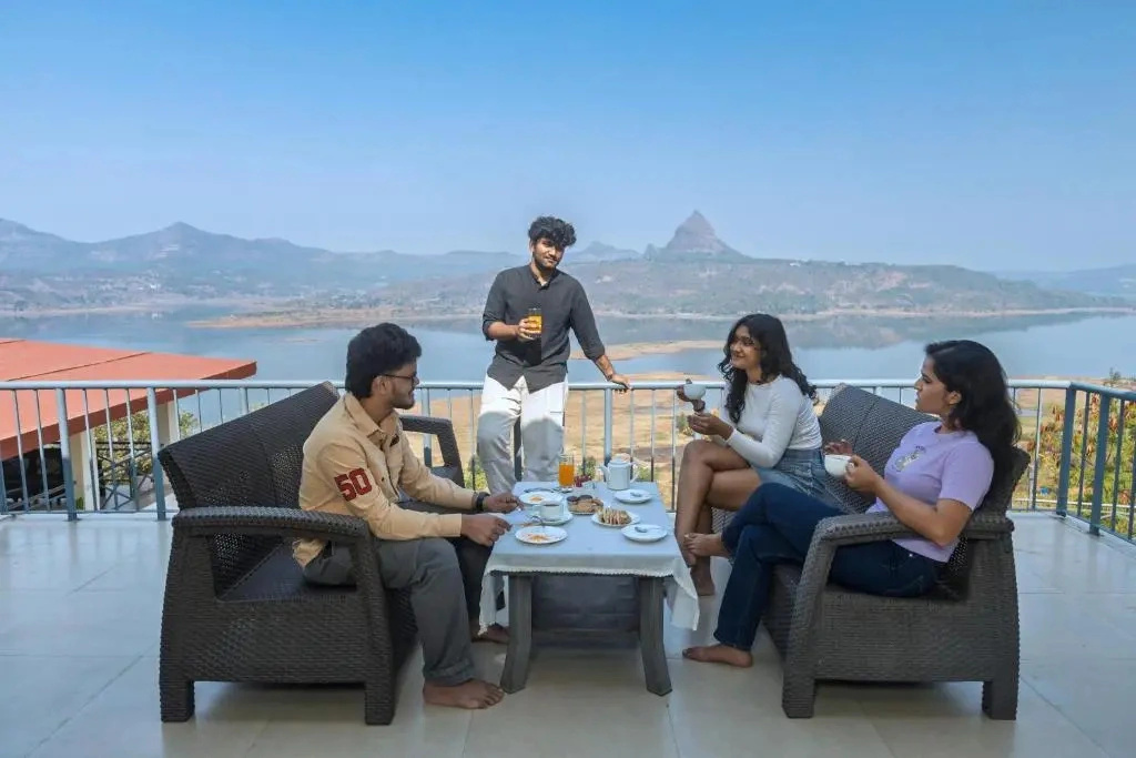 SaffronStays Blue Infinitum Lakeview, Pawna