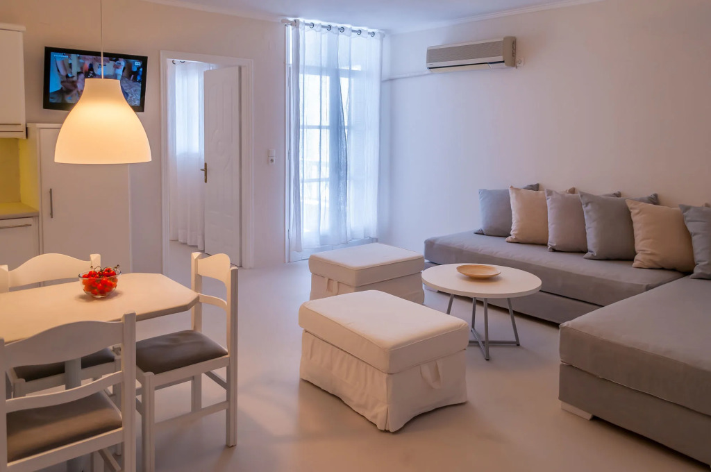 Milos Bay Suites