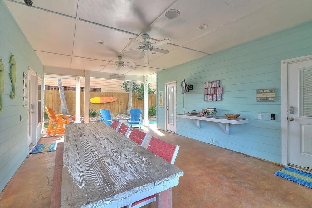 Playin' Hookie 5 Bedroom Home by Redawning