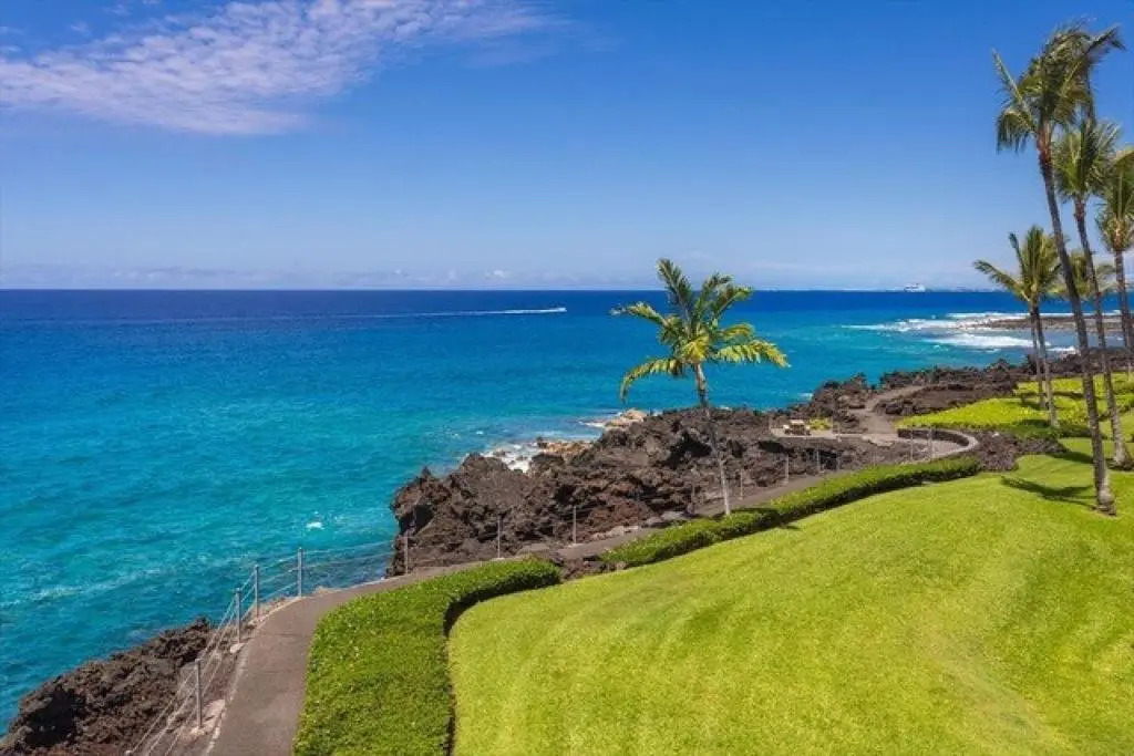 Hale Kania Kai - Surf & Racquet 3302 top floor 3bd/2bth