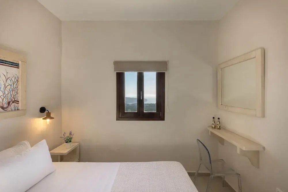 One bdr Apartment for 4-sea View-hot Tub-parking