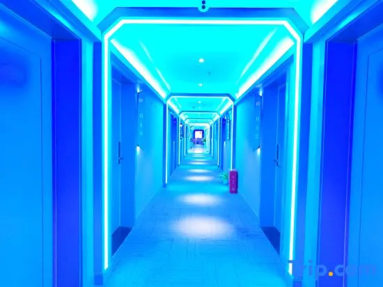 Pioneer·E-Sports Hotel (Ji'an Railway Station Jinggangshan University Branch)
