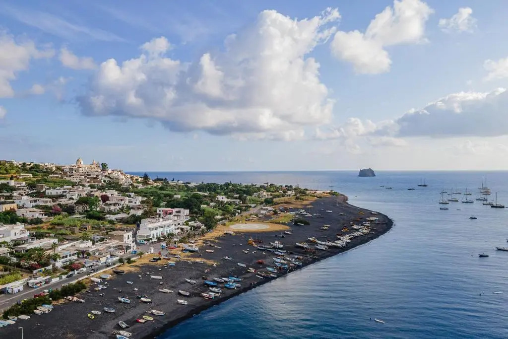 Stromboli Suite Apartment with Terrace Volcano & Sea view