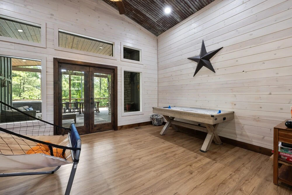 Chic Rustic Cabin Woodsy Retreat in Eagle Mt