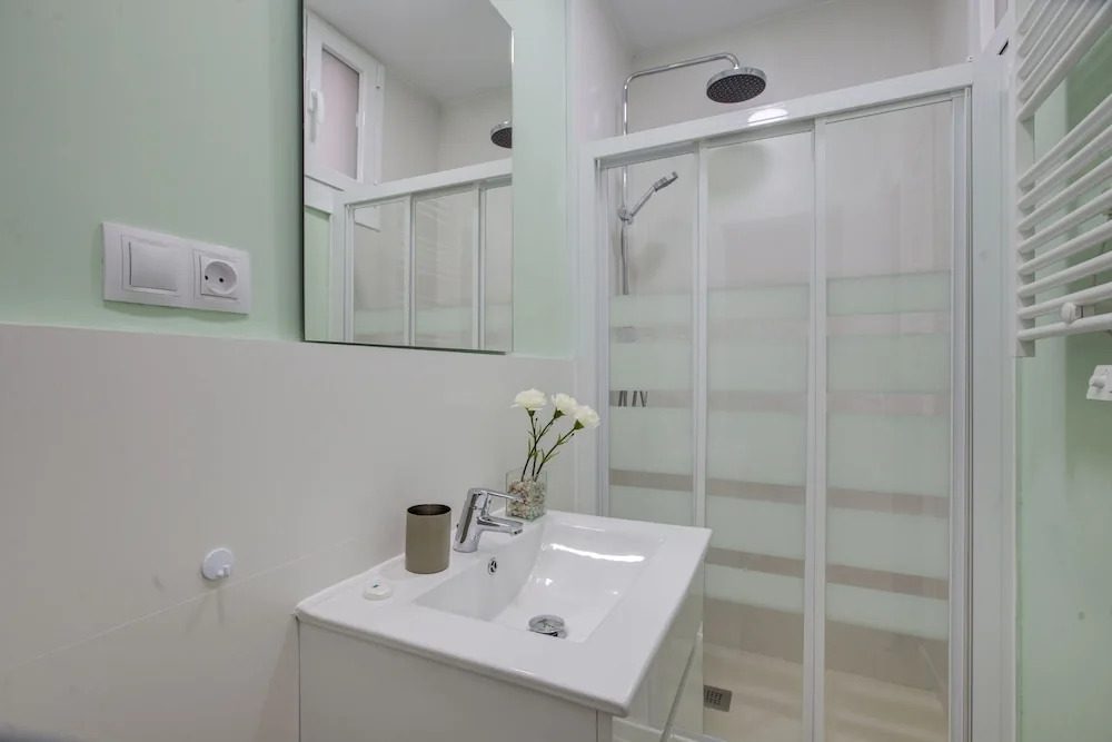 Cozy Apartment in Conde Duque