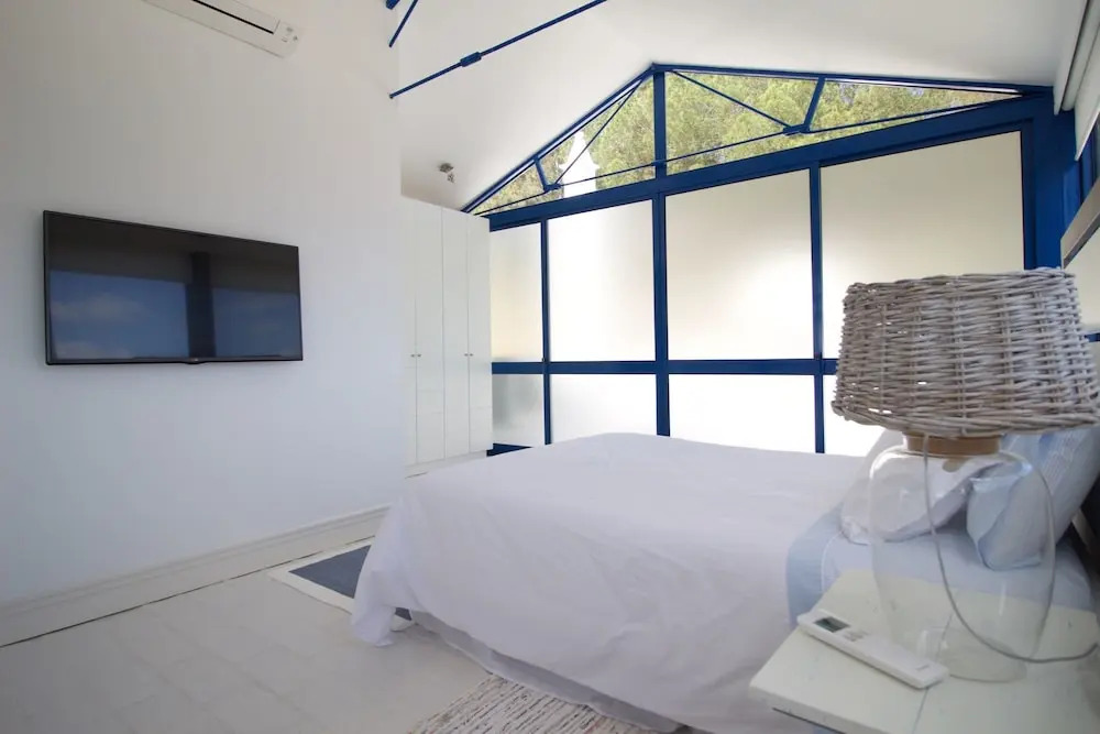 Horta do Mar 2 by Lightbooking