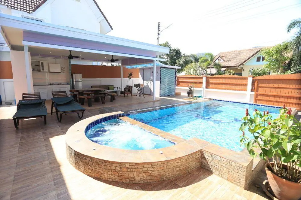 Tropical Hill Pool Villa