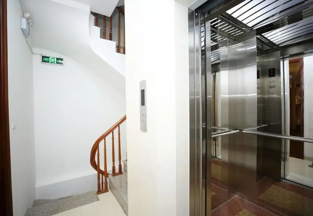 Summer Place Hotel - Hostel